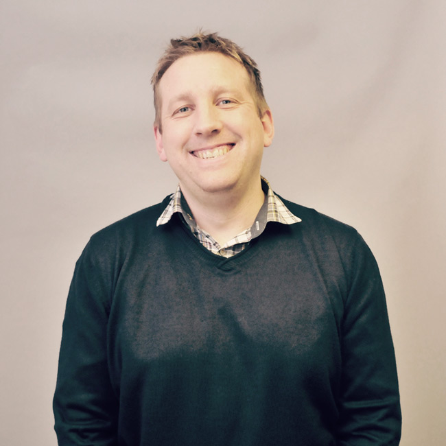 Headshot of Gavin Richardson